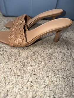EXPRESS LADIES SIZE 8 TAN BRAIDED 3.5” OPEN TOE HEELS 