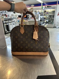 Louis Vuitton Purse (‼️ASK FOR KASSY‼️)