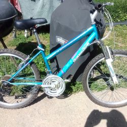 WOMEN'S BIKE 24" FOR PARTS OR RESTORATION ONLY $40 FINAL PRICE 