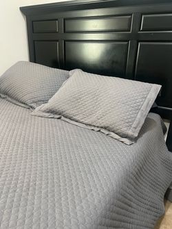 Queen Bed 2 dining tables included mattress