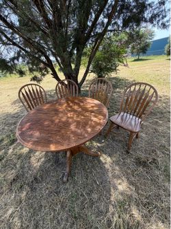 Solid Oak Round Pedestal Dining Table with 4 Chairs