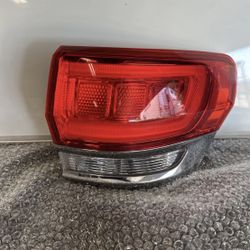 Jeep Grand Cherokee 14-22 OEM Rear Right Passenger Side Tail Light P(contact info removed)6AE
