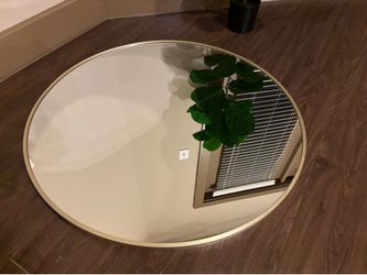 Round mirror