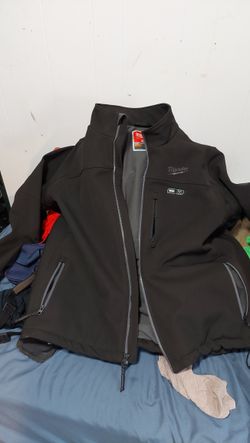 Milwaukee M12 Heated Coat Comes With 1.5 Lithium Battery 