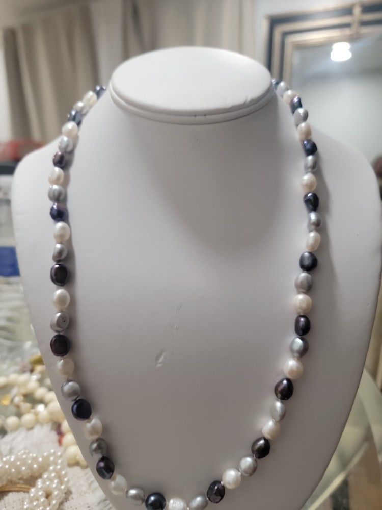 Necklece