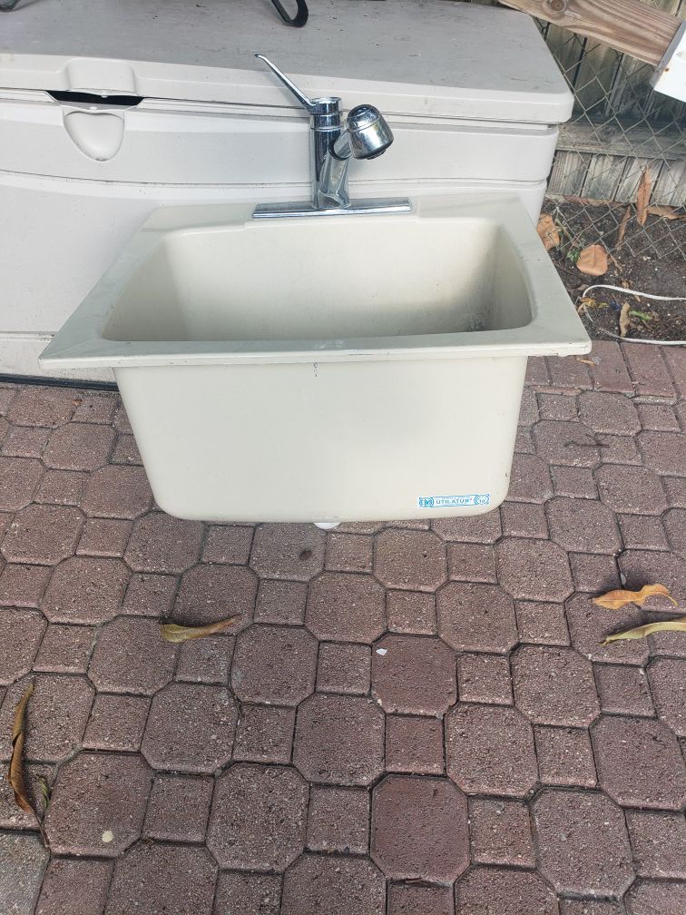 I sell sinks in good condition