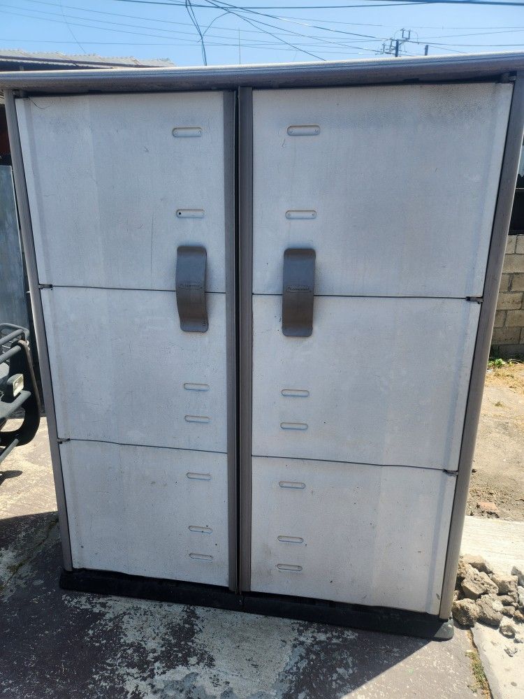 Rubbermaid Outdoor Plastic Shed