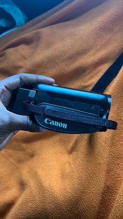 Canon Vixia HF R800 Camcorder – Works Great – Today Only