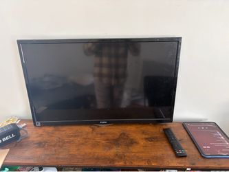 32 inch TV with remote