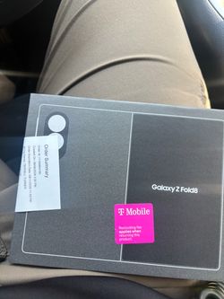 Samsung Galaxy Z Fold8 in Box