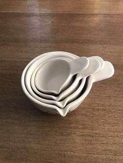 Kitchen Rae dunn measuring cups LL white