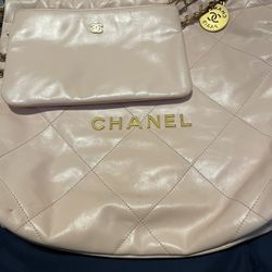 Chanel 22 Hand bag