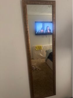 Stand mirror