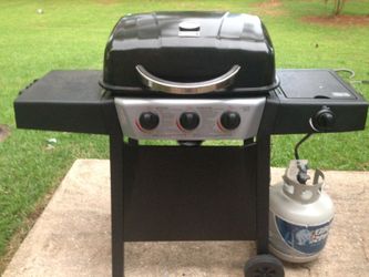 Propane grill and full tank