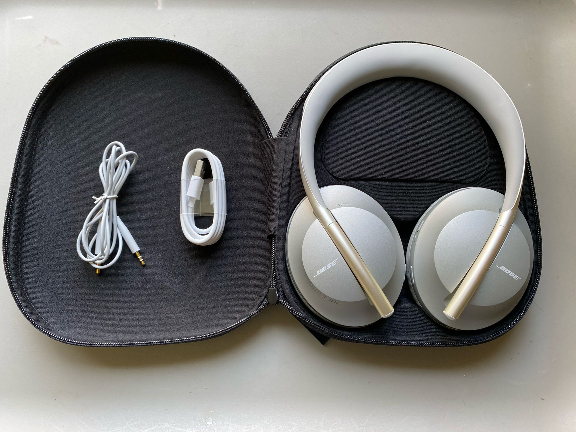 Bose Headphones 700 Wireless Noise Canceling (Silver)