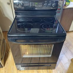 Black,  Kenmore 5 Burner glass top stove with Self Cleaning Oven Works Great