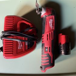 Milwaukee M12 oscillating tool w/ battery and charger