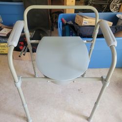 Medical Deluxe Bedside Commode- Potty Chair