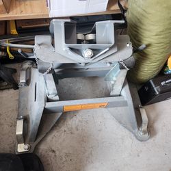 B&W 5th Wheel Hitch