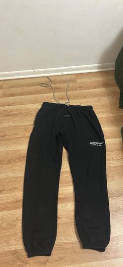 2 essential sweat pants cuffed both for 25$