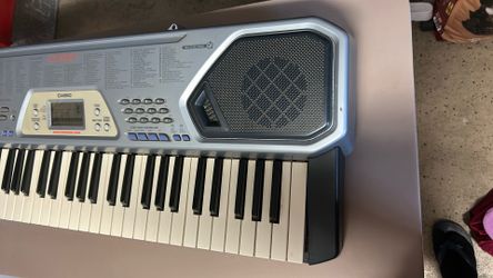 Casio CTK-491 KEYBOARD! W/ Guitar (like new!) for FREE with this purchase!