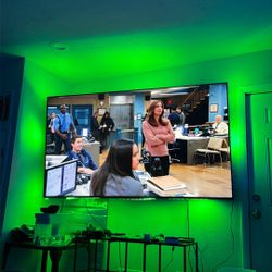 85’ Brand New Ai Sync Box And TV 1month Old MOVING SALE