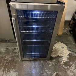 Whynter mini refrigerator