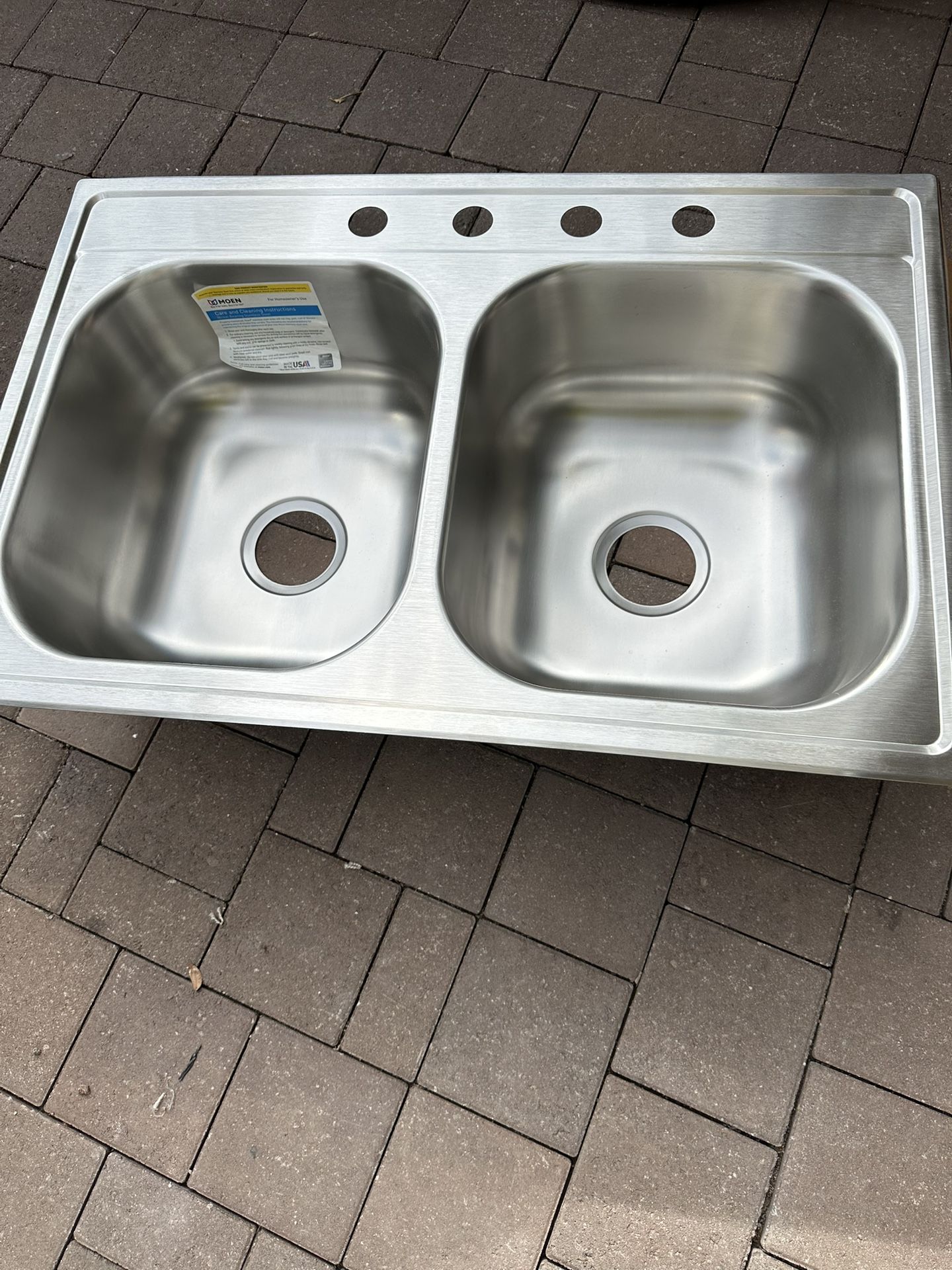 STAINLESS STEEL SINK AND FAUCET 