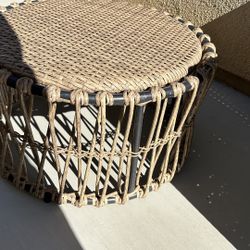Indoor/outdoor Table