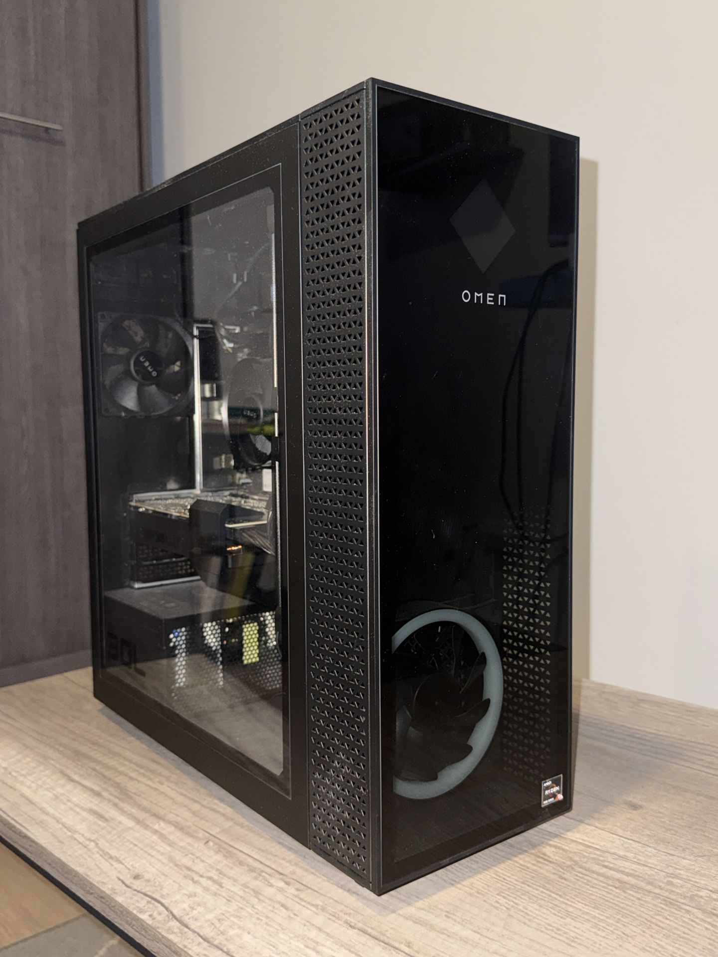 HP OMEN (Great Condition, Bought in 2021) - Gaming Desktop - AMD Ryzen 5 5600G - 16GB Memory - NVIDIA GeForce RTX 3060 - 1TB SSD 