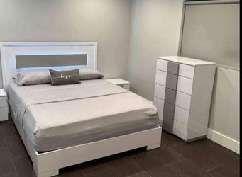 Set de cuarto disponible en Queen king Twin full nuevas preguntar por precio ask for price