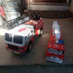 !! 2 Toy Firetrucks Both Make Sounds 