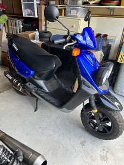 Like new Yamaha zuma 50cc 2-stroke motorcycle