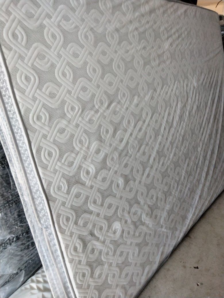 QUEEN PLUSH PILLOW TOP