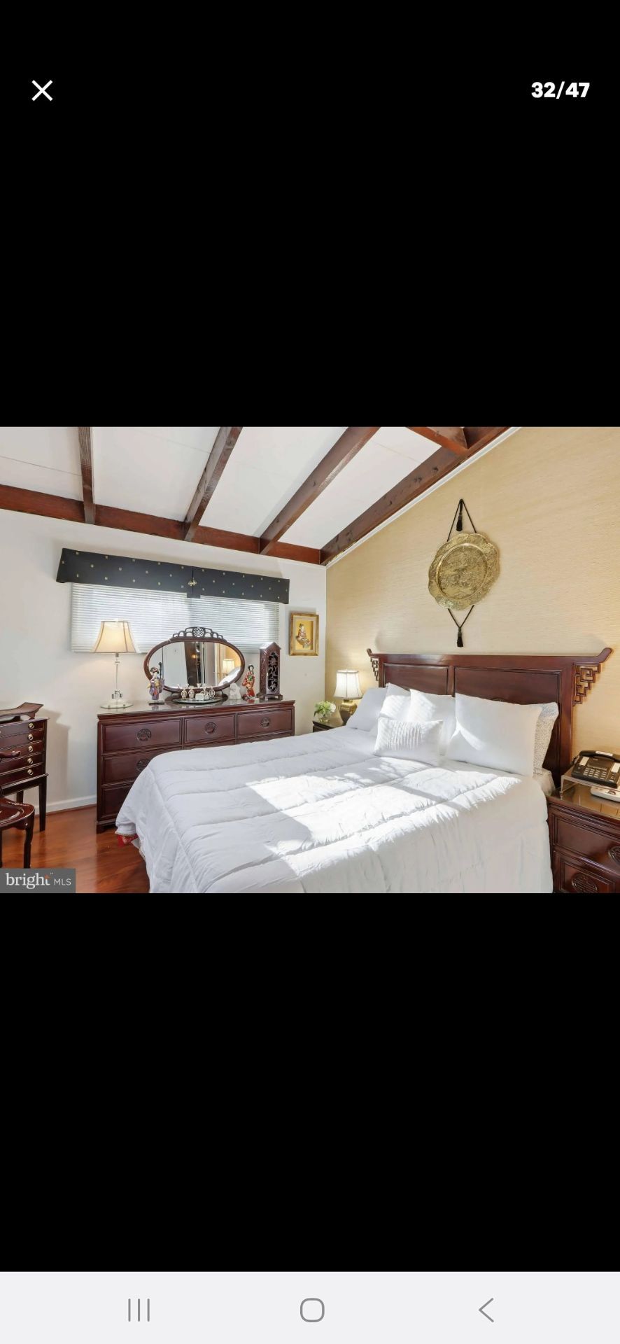 King bed with dresser an nightstand