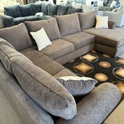 LARGE U SHAPED SECTIONAL BROWN BLACK GRAY 