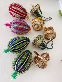 🎄Gorgeous lot of 9 vintage “storybook colors” push pin ornament lot.