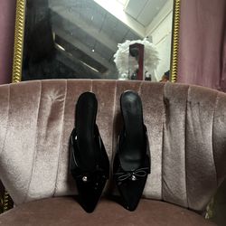Black bow kitten heels