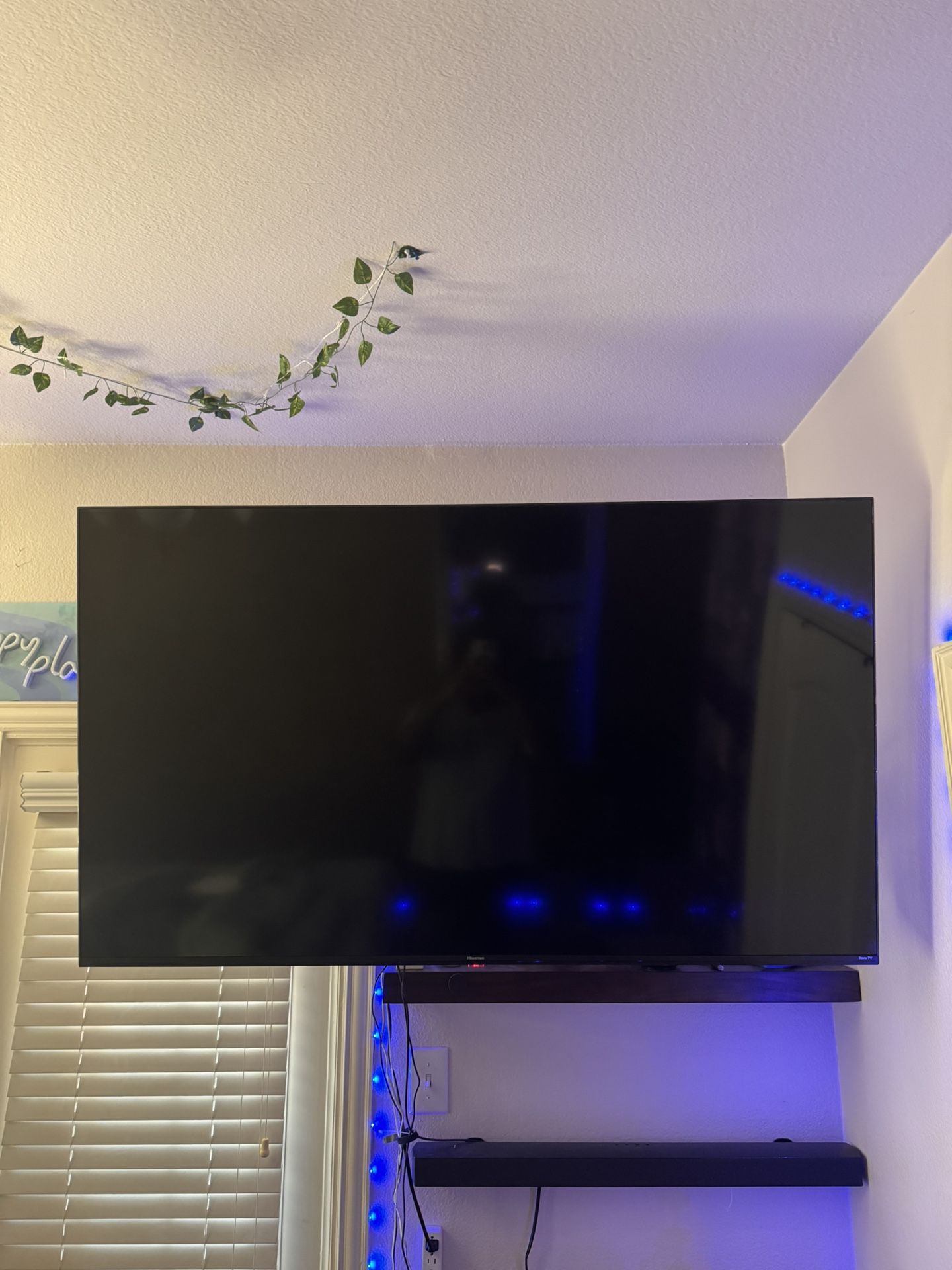 58” Hisense Smart TV / Samsung soundbar