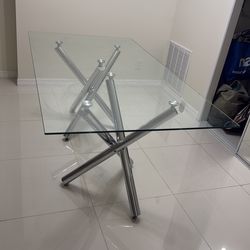 NICE BEAUTIFUL GLASS TABLE LOCATED IN HOLLYWOOD