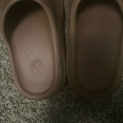 Brown Yeezy Slides Size 9 Fits Perfect 