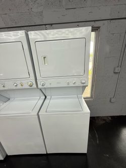 Ge Stackable Washer and Dryer Set “27 ( Lavadora y Secadora )