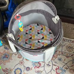 Fisher Price On The Go Baby Dome Play yard Play Pen