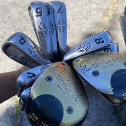Golf Clubs And Golf Iron Set Top Flite With Bag Included Golf Iron Set Right Handed MAKE AN OFFER!