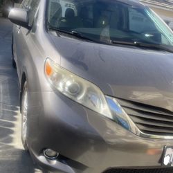 2011 Toyota Sienna