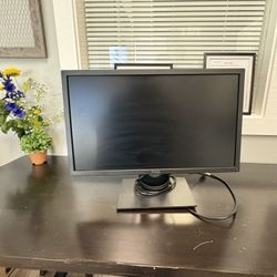 Dell Desk Top - In Good Condition 