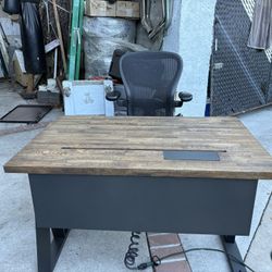 Office Desk And Chair 
