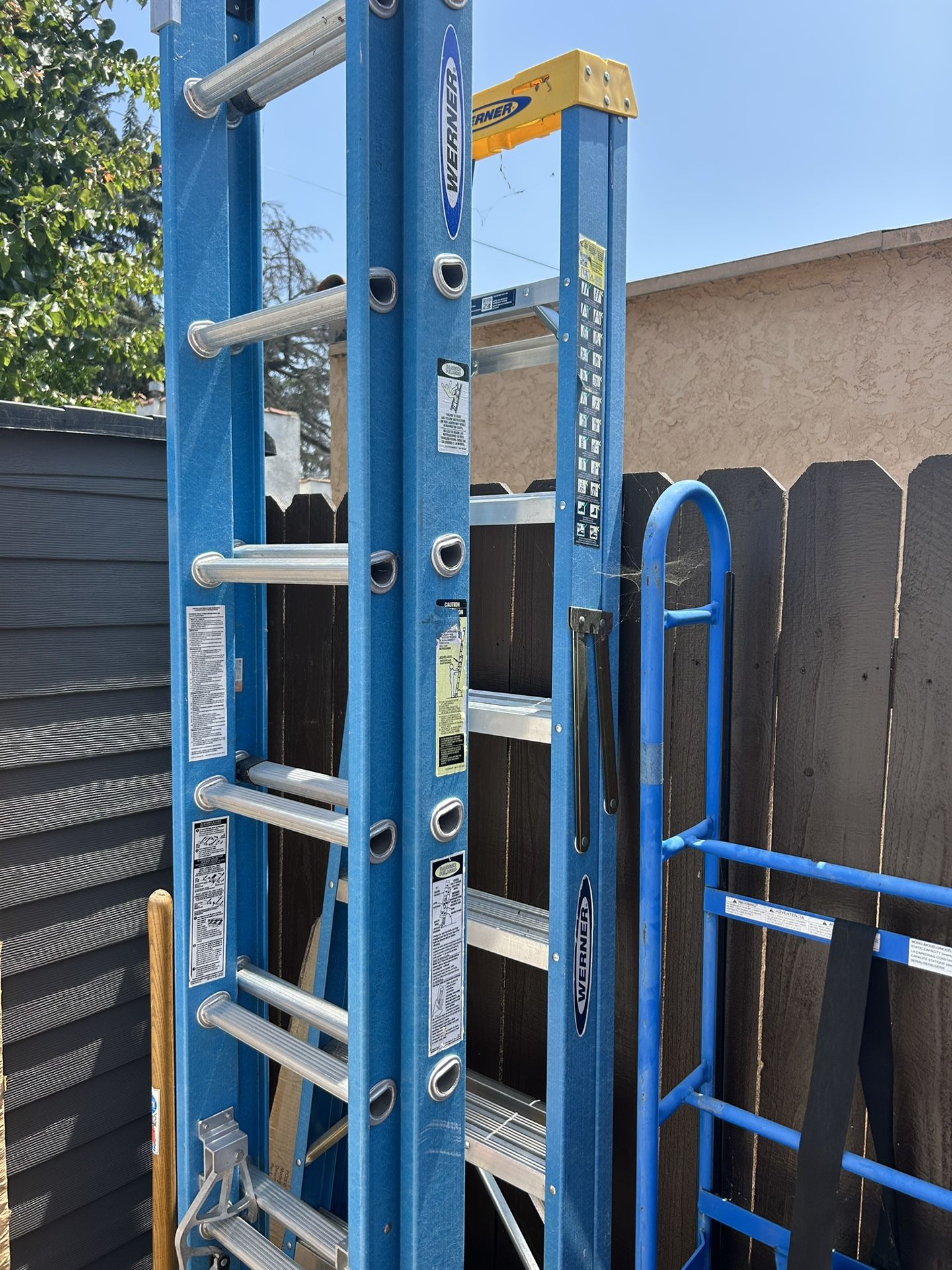 Warner 8 ‘ Ladder Only Used 2 Time , Excellent Condition 75 .