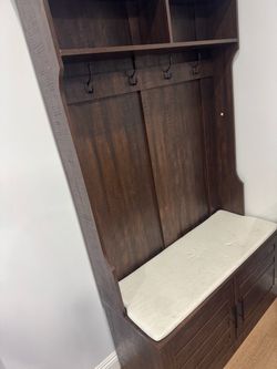 Entrance shoe bench