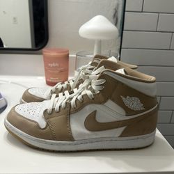 Jordan 1 Mid (Tan gum)  SZ 13